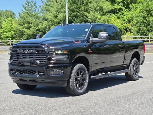 Diamond Black Crystal Pearlcoat 2026 RAM 2500 Big Horn Crew Cab 4x4 6'4' Box