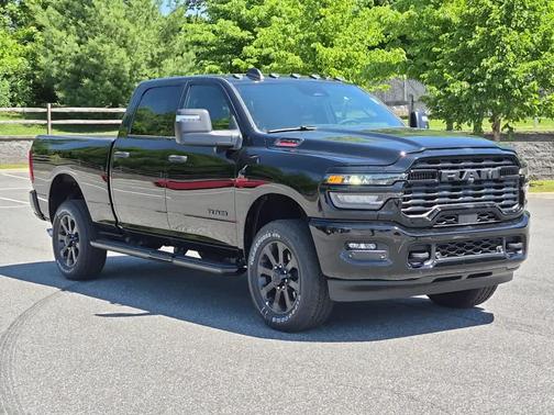 Diamond Black Crystal Pearlcoat 2026 RAM 2500 Big Horn Crew Cab 4x4 6'4' Box