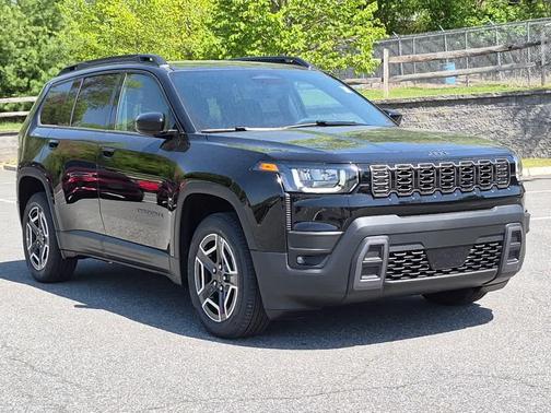 Diamond Black Crystal Pearlcoat 2026 Jeep Cherokee Laredo 4x4