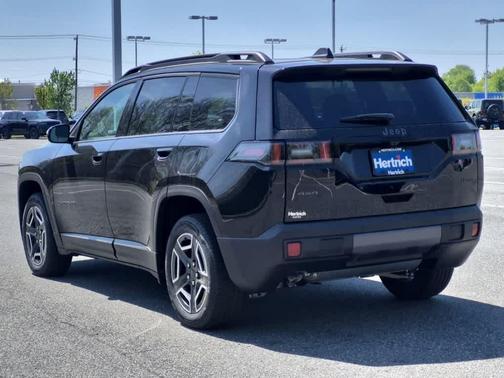 Diamond Black Crystal Pearlcoat 2026 Jeep Cherokee Laredo 4x4