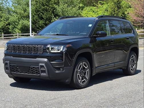 Diamond Black Crystal Pearlcoat 2026 Jeep Cherokee Laredo 4x4