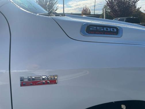 2019 RAM 2500 Tradesman Crew Cab 4x4 6'4' Box
