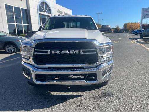 2019 RAM 2500 Tradesman Crew Cab 4x4 6'4' Box
