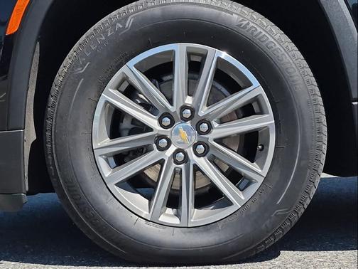 Mosaic Black Metallic 2022 Chevrolet Traverse LT Cloth