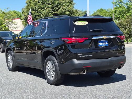 Mosaic Black Metallic 2022 Chevrolet Traverse LT Cloth