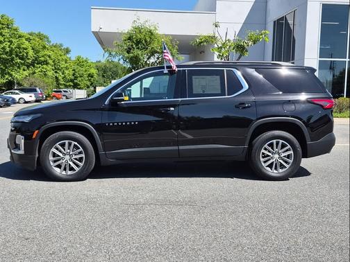 Mosaic Black Metallic 2022 Chevrolet Traverse LT Cloth