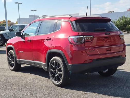Red Hot Pearlcoat 2026 Jeep Compass Latitude