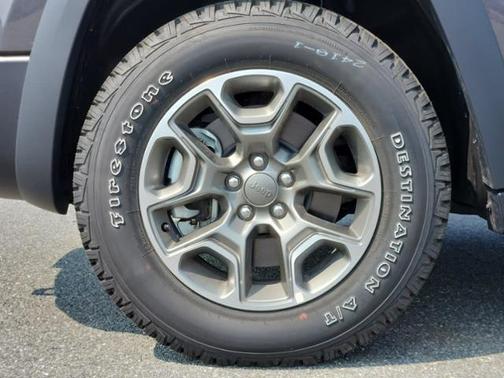 Granite Crystal Metallic Clearcoat 2022 Jeep Cherokee Trailhawk