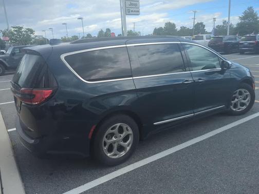 Fathom Blue Pearlcoat 2022 Chrysler Pacifica Limited