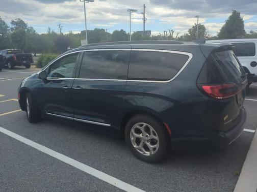 Fathom Blue Pearlcoat 2022 Chrysler Pacifica Limited