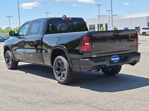 Diamond Black Crystal Pearlcoat 2026 RAM 1500 Big Horn/Lone Star