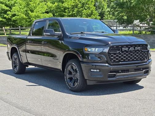 Diamond Black Crystal Pearlcoat 2026 RAM 1500 Big Horn/Lone Star