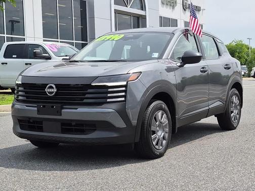 Gun Metallic 2025 Nissan Kicks S