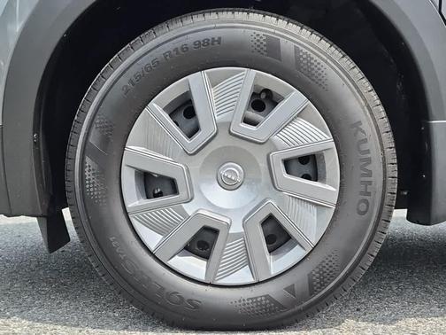 Gun Metallic 2025 Nissan Kicks S