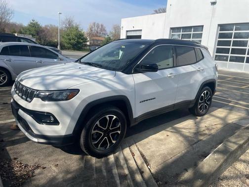 Bright White Clearcoat 2023 Jeep Compass Limited