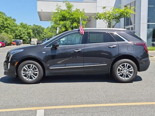 Manhattan Noir Metallic 2020 Cadillac XT5 Premium Luxury