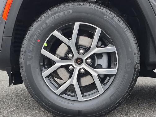 Baltic Gray Metallic Clearcoat 2026 Jeep Grand Cherokee Limited