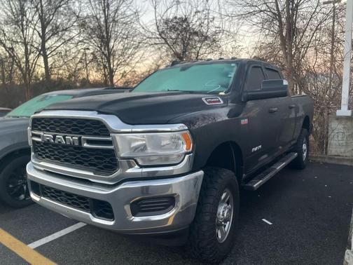 2022 RAM 2500 Tradesman Crew Cab 4x4 6'4' Box
