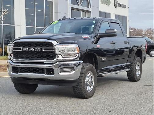 2022 RAM 2500 Tradesman Crew Cab 4x4 6'4' Box