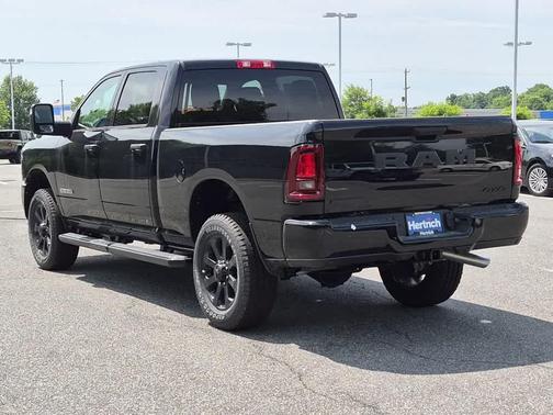 Diamond Black Crystal Pearlcoat 2026 RAM 2500 Big Horn Crew Cab 4x4 6'4' Box