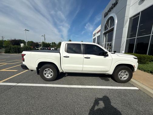 Glacier White 2022 Nissan Frontier S
