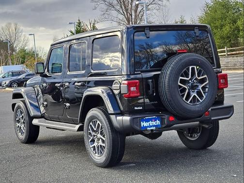 2026 Jeep Wrangler 4-Door Sahara 4x4