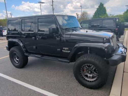 Black Clearcoat 2016 Jeep Wrangler Unlimited Sahara