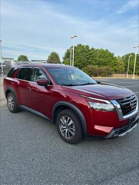 2023 Nissan Pathfinder SL FWD