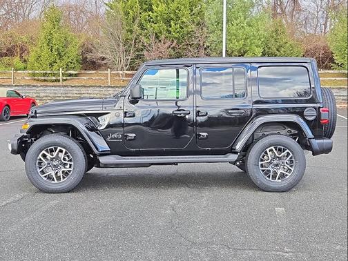 2026 Jeep Wrangler 4-Door Sahara 4x4