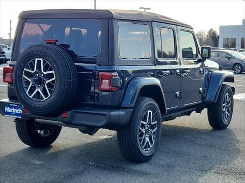 2025 Jeep Wrangler 4-Door Sahara 4x4