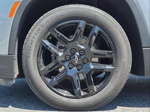 Sterling Gray Metallic 2023 Chevrolet Traverse LT Cloth