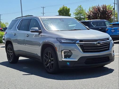 Sterling Gray Metallic 2023 Chevrolet Traverse LT Cloth