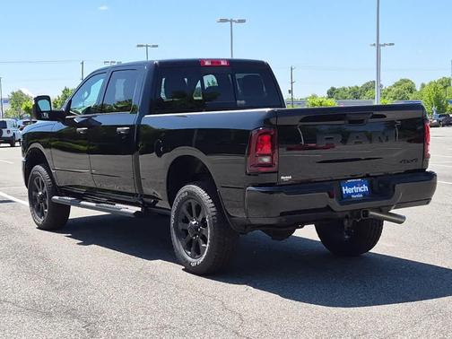 Diamond Black Crystal Pearlcoat 2026 RAM 2500 Black Express Crew Cab 4x4 6'4' Box