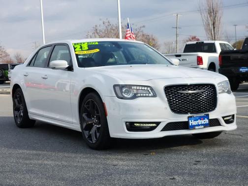 2023 Chrysler 300 Touring