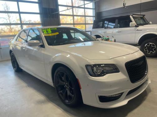 2023 Chrysler 300 Touring