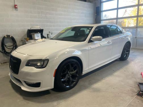 2023 Chrysler 300 Touring