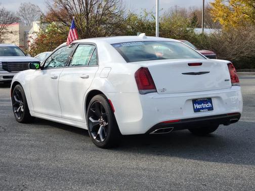 2023 Chrysler 300 Touring