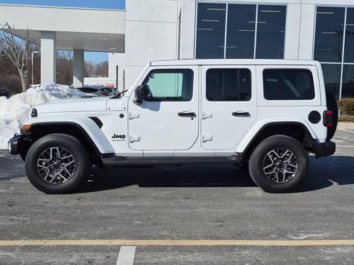 2026 Jeep Wrangler 4-Door Sahara 4x4
