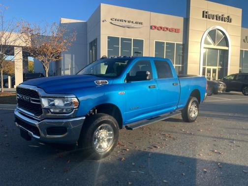 2022 RAM 2500 Tradesman Crew Cab 4x4 6'4' Box