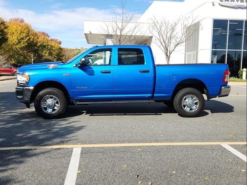 2022 RAM 2500 Tradesman Crew Cab 4x4 6'4' Box