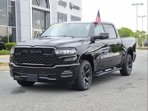 Diamond Black Crystal Pearlcoat 2025 RAM 1500 Big Horn/Lone Star