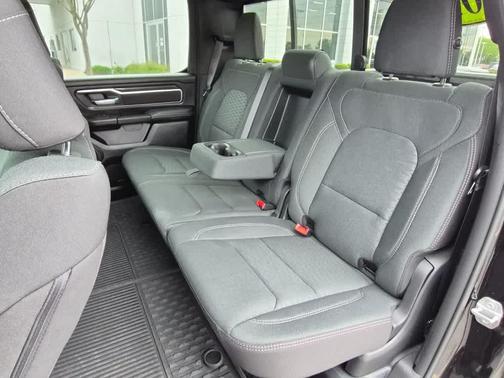 Diamond Black Crystal Pearlcoat 2025 RAM 1500 Big Horn/Lone Star