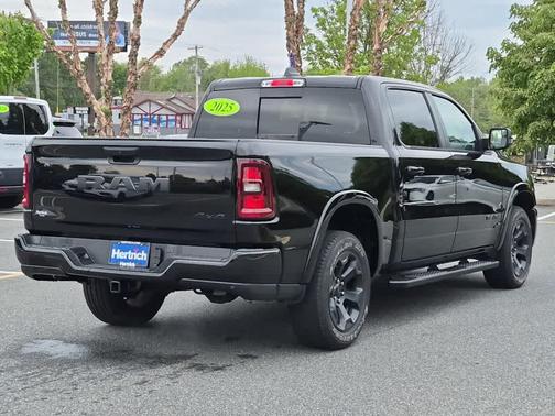 Diamond Black Crystal Pearlcoat 2025 RAM 1500 Big Horn/Lone Star