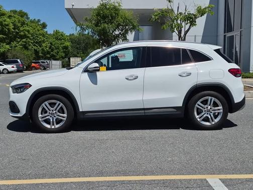 Polar White 2021 Mercedes-Benz GLA 250 Base 4MATIC