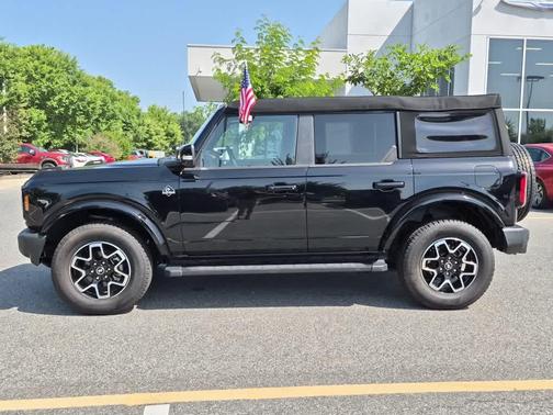 SHADOW BLACK 2024 Ford Bronco Outer Banks