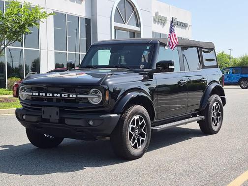SHADOW BLACK 2024 Ford Bronco Outer Banks
