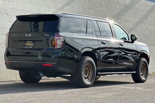 Black 2022 Chevrolet Suburban 4WD Z71