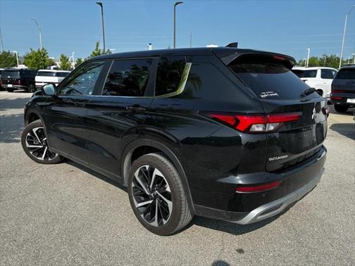 2024 Mitsubishi Outlander SE