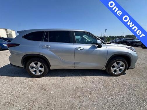2024 Toyota Highlander LE I4