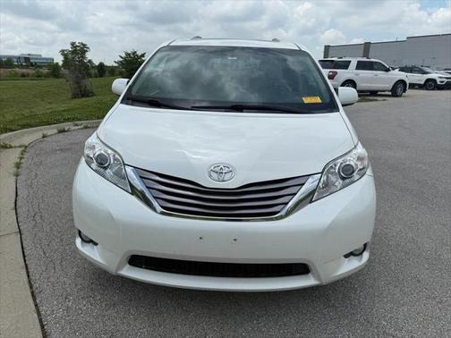 2016 Toyota Sienna XLE